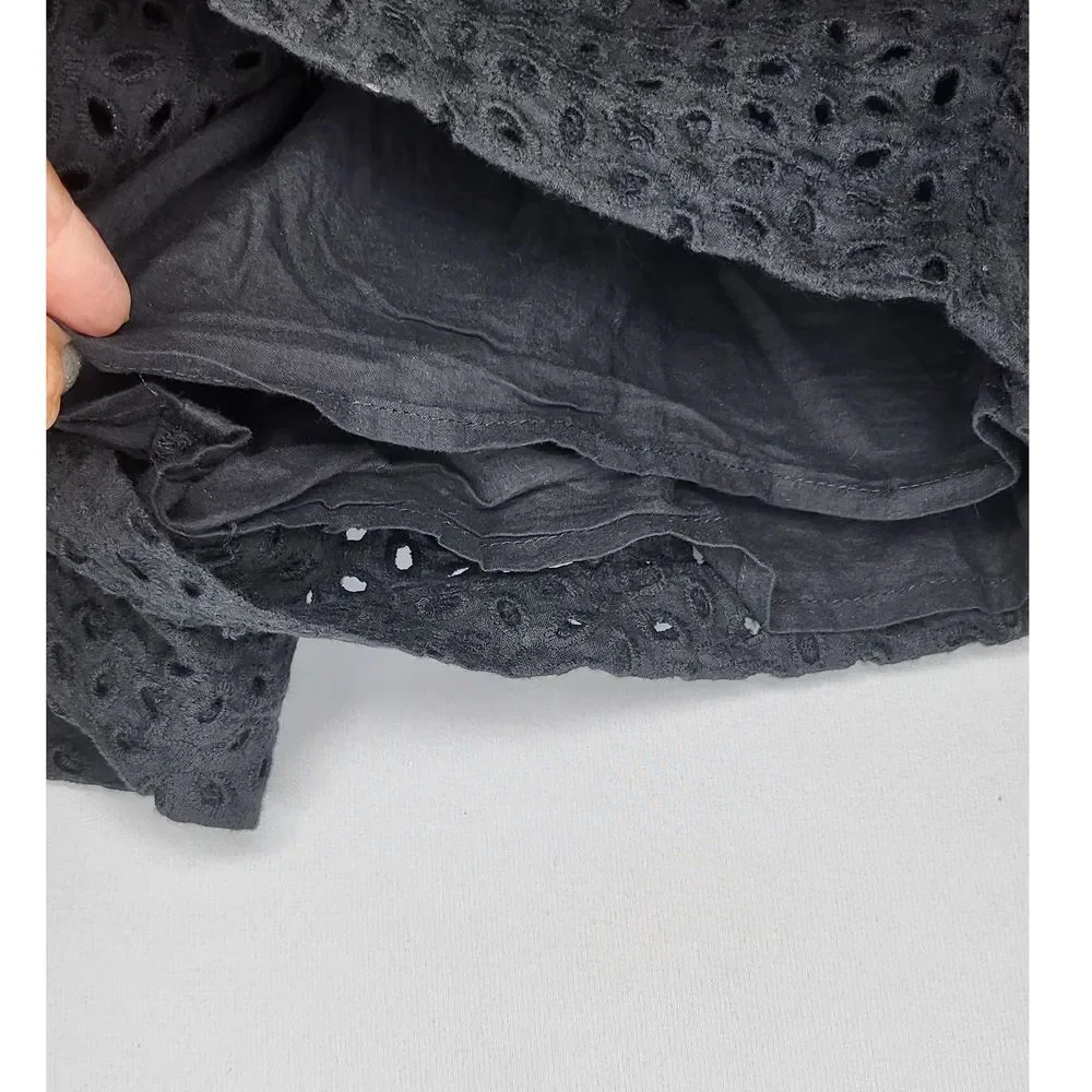 Womans Black Eyelet‎ Shorts  Size Small Pull on front tie fully Lined Pockets